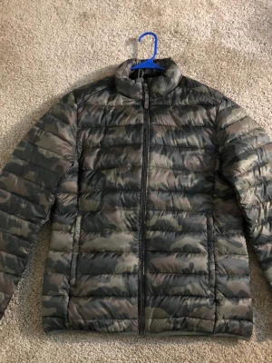 Mens Packable Lightweight Water-Resistant Puffer Jacket (Available in Big & Tall) 4.5 4.5 out of 5 stars   (31,601)