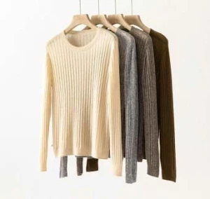 Soft as clouds! And delicate and skin-friendly alpaca pit striped crew neck sweater