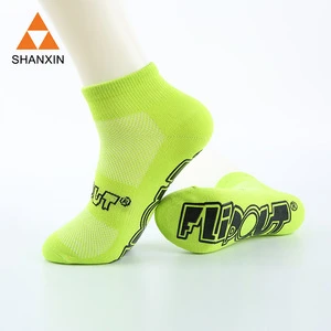 2018 custom latest design quick dry non slip trampoline socks