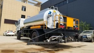 Road Asphalt Spray Truck Trailer Asphalt Distributor Bitumen Tank Truck for sale