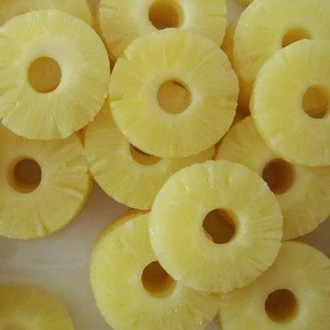 Sliced canned pineapples in syrup