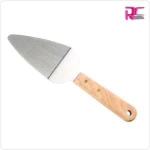 Wholesale triangle hanging commercial grade stainless steel cutter wooden handle pie cake server