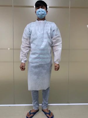 Disposable isolation gown, level 3