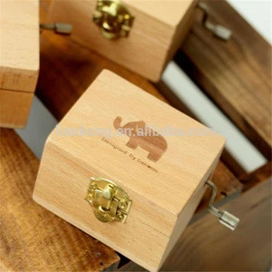 2017 New design good gift Hand crank Wooden Music Box for City of Sky Canon Alice and Swan Lake