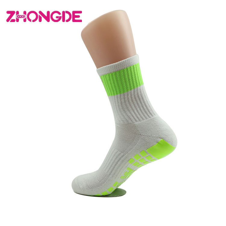 All kinds of sport sock custom made Hot sale best quality anti slip socks for football