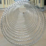 BTO22 BTO30 BTO65 BTO10 ,16 Gauge Razor wire Galvanized Concertina Razor Barbed Wire