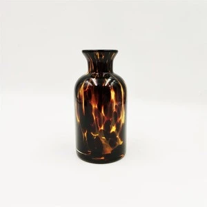 Leopard pattern brown swirl glass taper shaped vase tabletop