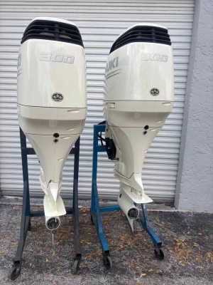 Used 2020 Suzuki 300hp White Outboard Motor