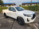 used To-yo-ta Hilux diesel pickup 4x4 double cabin available