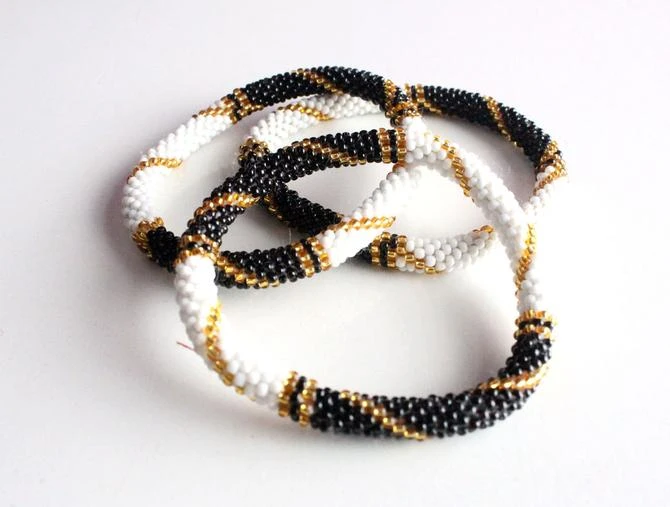Black & White with Gold Lining Glass Beads Bracelet