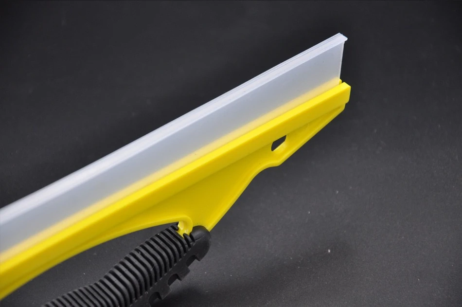 Car window cleaner squeegee