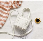 Childrens small bags 2020 autumn and winter new hand-carrying one-shoulder messenger mini girls accessory bags