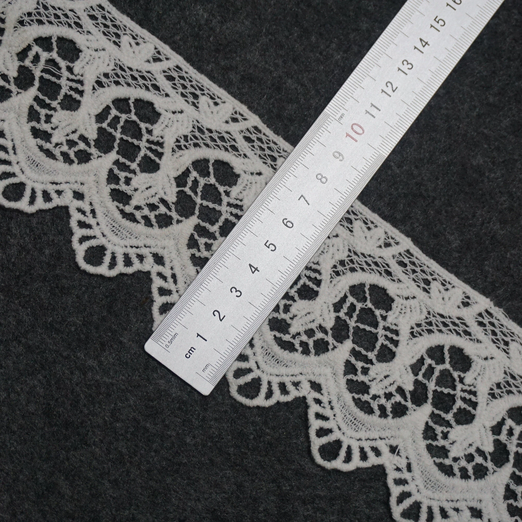 Guangzhou lace antique style cotton venice lace trim embroidered scalloped bridal veil trim lace by yards