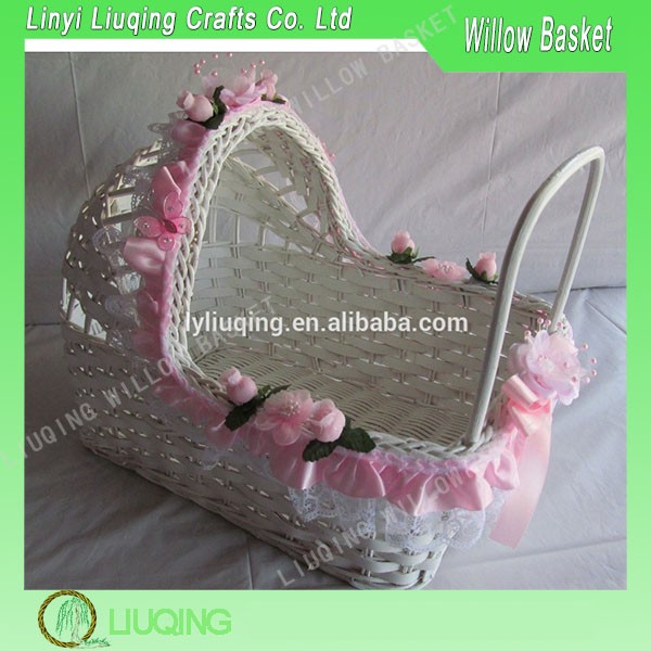 Lovey Design Wicker Baby Bassinet ,Baby Moses Basket ,Willow Baby Basket With Flower Decoration