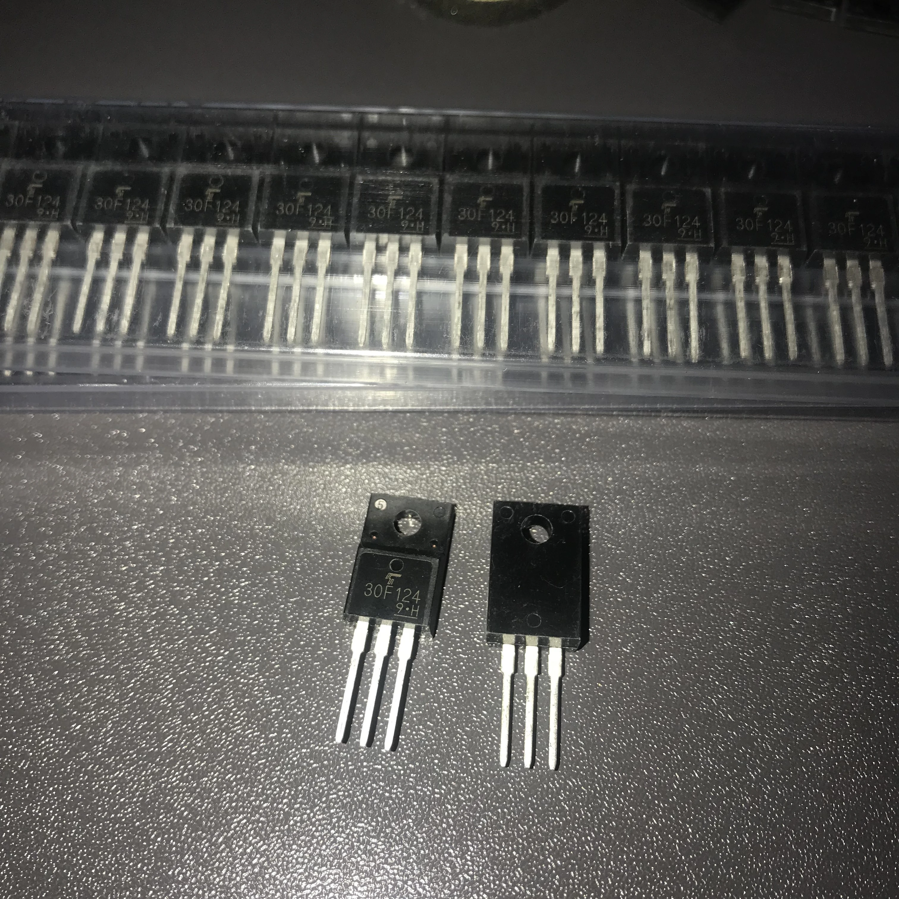 New Original  IGBT Transistors GT30F124 30F124 TO-220