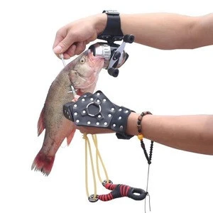 Outdoor fishing artifact slingshot hand guard fishing reel, a full set of rubber bands and fully enclosed fish arrows