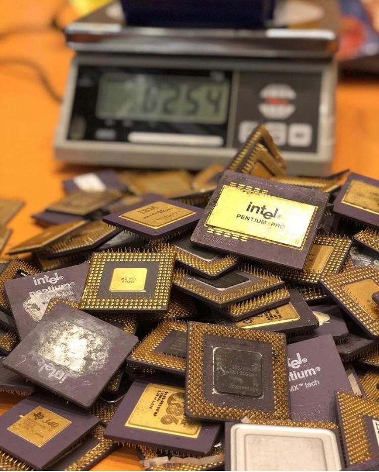 Buy Ceramic Cpu Scrap With Gold Pins/processors Scrap/intel Pentium Pro ...