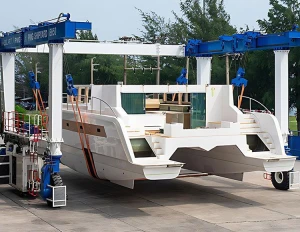 Customizable Commercial Vessel Launching Expert Boat Crane for Yacht and Pier Use