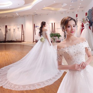 2018 Summer New Fashion Beaded White Lace Wedding Dress with Long Tail