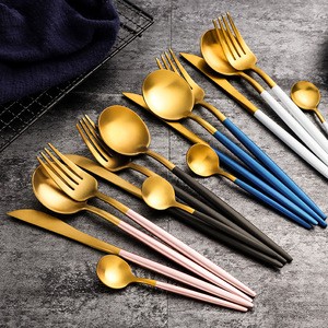 Hot Selling Wedding Party Tableware Gift Stainless Steel Restaurant Cutlery Black Handle Dinnerware Matte Gold Flatware Sets