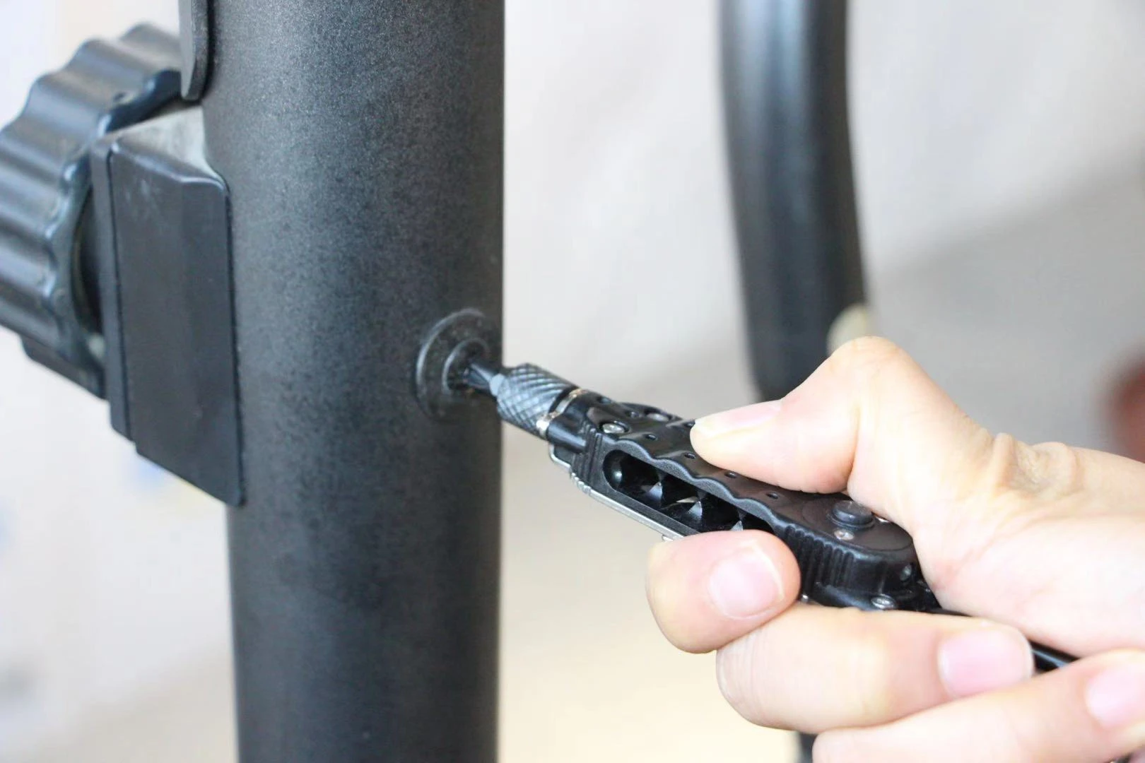 Innovation Freebie Spoke Multi Function Light  Key Chain Screw Driver  Metal Gadget Bicycle
