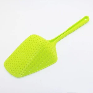 kitchen tools strainer scoop plastic Slotted Heat Resistant Pasta silicone colander with handles with handles