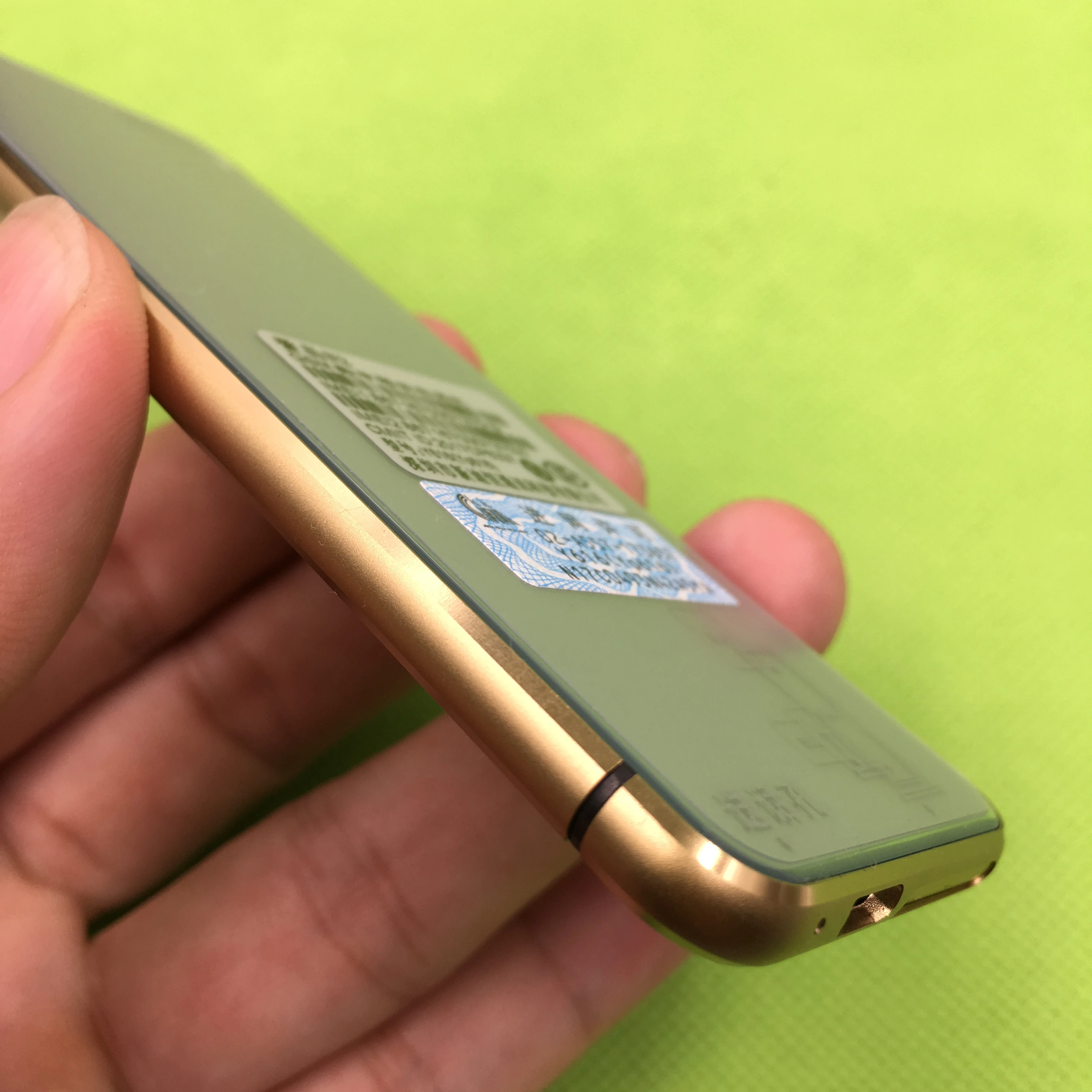 Mini Mobile Phone Slim ULCOOL V66 Card Feature Mobile Phone 1.54 inch Anti-lost GSM Dual SIM Feature Phone