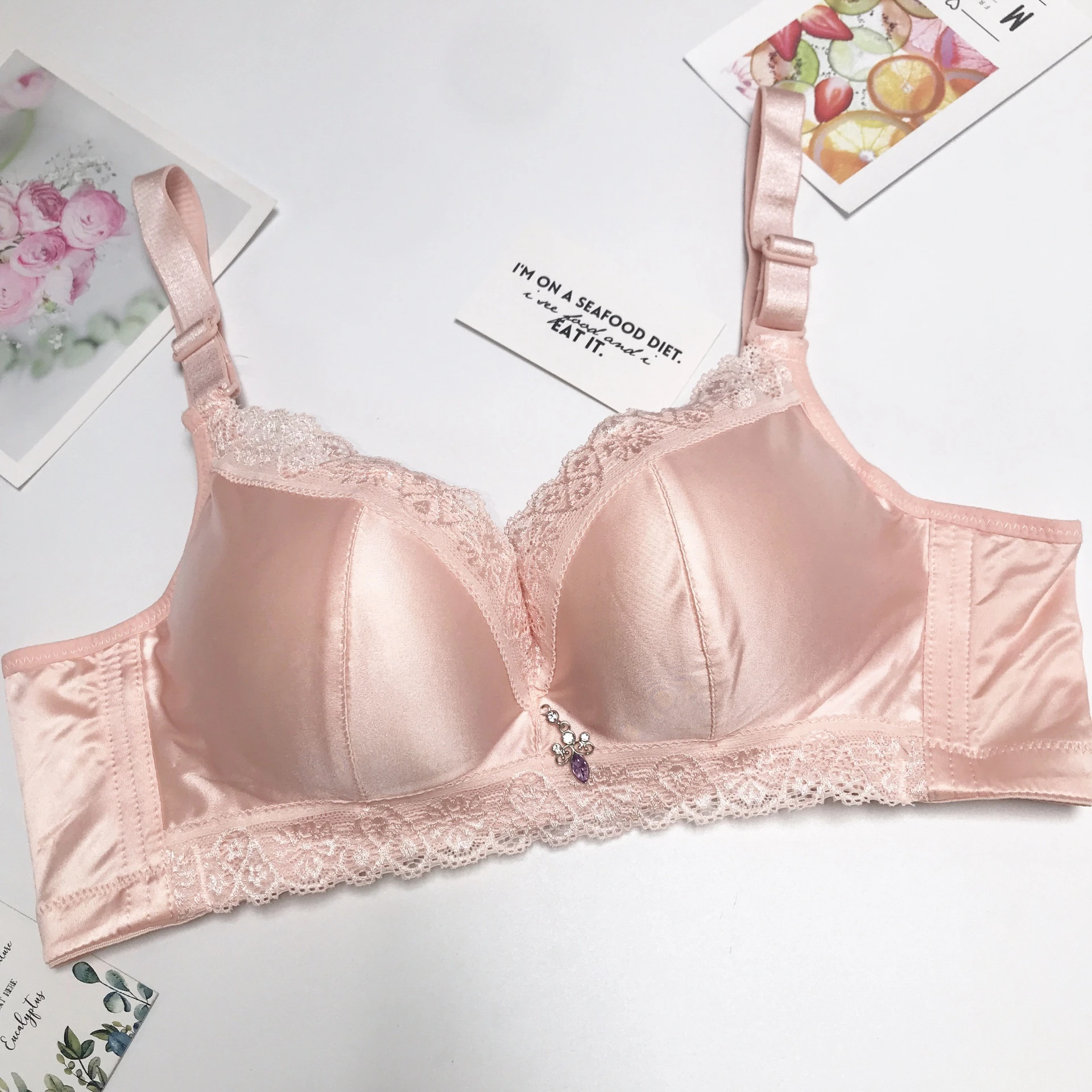 Buy Wholesale Contracted Style Sexy Comfortable Breathable Ladies Bra Women  Sexy from Shantou Chaonan District Simapu Xiannamei Underwear Factory,  China